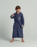 ⁦بورنص سباحة المحترفين للأطفال - كحلي أنيق مبطن بالقطن⁩ - الصورة ⁦9⁩