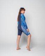 ⁦بدلة سباحة كم شورت للأطفال -باللون الكحلي مع نقشة الحجر الأزرق⁩ - الصورة ⁦4⁩