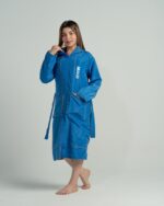 ⁦بورنص سباحة محترفين للأطفال - أزرق أنيق مبطن بالقطن⁩ - الصورة ⁦10⁩