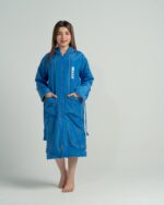 ⁦بورنص سباحة محترفين للأطفال - أزرق أنيق مبطن بالقطن⁩ - الصورة ⁦11⁩