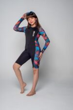 بدلة سباحة كم شورت للأطفال -باللون الأسود مع نقشة الضفيرة - الصورة 3