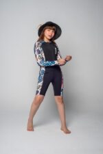 ⁦بدلة سباحة كم شورت للأطفال -باللون الأسود مع نقشة الحجر الأبيض⁩ - الصورة ⁦9⁩