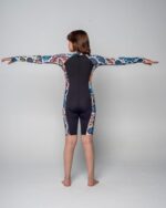 ⁦بدلة سباحة كم شورت للأطفال -باللون الأسود مع نقشة الحجر الأبيض⁩ - الصورة ⁦8⁩