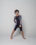 ⁦بدلة سباحة كم شورت للأطفال -باللون الأسود مع نقشة الحجر الأبيض⁩ - الصورة ⁦7⁩