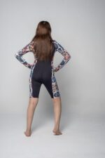 ⁦بدلة سباحة كم شورت للأطفال -باللون الأسود مع نقشة الحجر الأبيض⁩ - الصورة ⁦2⁩