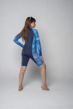 ⁦بدلة سباحة كم شورت للأطفال -باللون الكحلي مع نقشة النجوم الزرقاء⁩ - الصورة ⁦6⁩