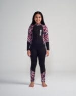 ⁦بدلة سباحة كاملة للبنات - باللون الأسود مع نقشة الحجر الموف⁩ - الصورة ⁦2⁩