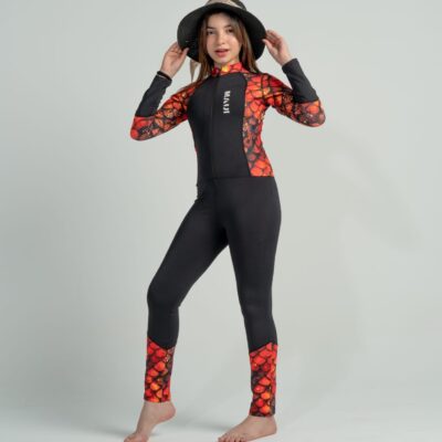 بدلة سباحة كاملة للأطفال -باللون الأسود مع نقشة قشر السمك البرتقالي