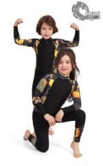 ⁦بدلة السباحة كاملة للأطفال -باللون الأسود مع نقشة الحجر الأصفر⁩ - الصورة ⁦6⁩