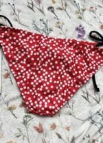 ⁦بكيني سفلي حريمي كلاسيك بنقشة "Polka Dot" - أربطة جانبية قابلة للتحكم مستورد⁩ - الصورة ⁦2⁩