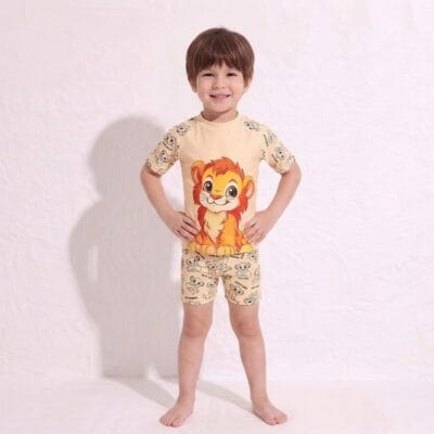 مايوه أولادي قطعتين مبطن - طقم سباحة ناعم للأطفال بنقشة  Lion King | MAUI