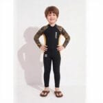 ⁦بدلة سباحة كاملة للأطفال بتصميم "رويال تايجر" - من MAUI | حماية قصوى من الشمس.⁩ - الصورة ⁦3⁩