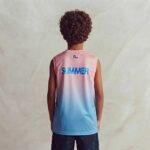 تيشيرت كت أولادي بتدرج ألوان من MAUI - بطبعة SUMMER ونخيل - الصورة 2